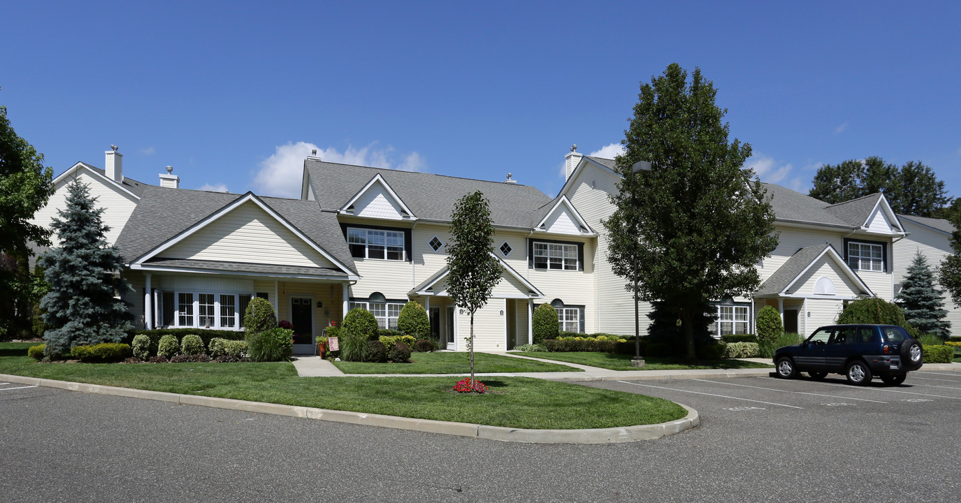 Fairfield Villas At Medford in Medford, NY - Building Photo