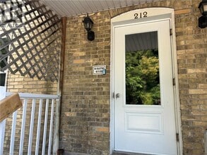 206 Queenston Rd in Cambridge, ON - Building Photo - Building Photo