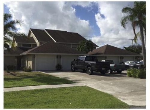 13924 Folkestone Cir-Unit -B in Wellington, FL - Building Photo