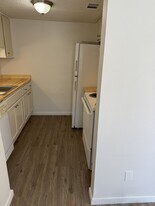 100 Lewis Dr, Unit 11B in Savannah, GA - Building Photo