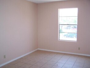 1400 Clamp Ave in San Antonio, TX - Building Photo - Building Photo