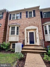 13 Carriage House Cir in Alexandria, VA - Building Photo - Building Photo