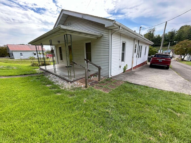 807 W 4th St in Corbin, KY - Foto de edificio - Building Photo
