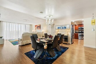 5600 N Flagler Dr in West Palm Beach, FL - Building Photo - Building Photo