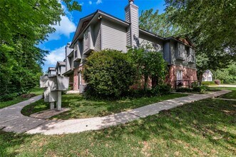 1228 Ave O in Huntsville, TX - Building Photo - Building Photo