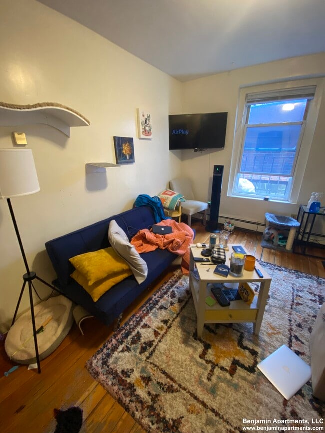 232 Cambridge St, Unit 11 in Boston, MA - Foto de edificio - Building Photo