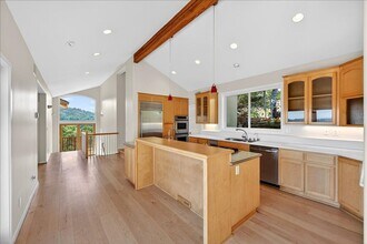 125 Wood Rd in Los Gatos, CA - Building Photo - Building Photo