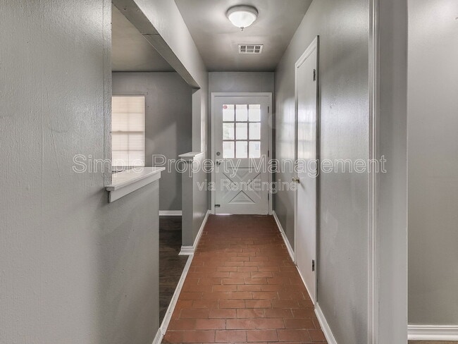 136 Burton Pl in Edmond, OK - Building Photo - Building Photo