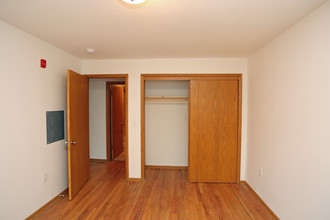 Imperial Apartments in Milwaukee, WI - Building Photo - Interior Photo