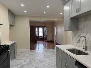 196 W Squantum St in Quincy, MA - Building Photo - Building Photo