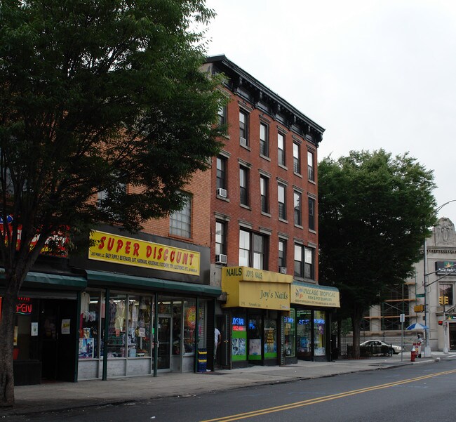 191-195 Newark Ave in Jersey City, NJ - Building Photo - Building Photo