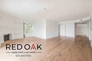 939 Palm Ave in West Hollywood, CA - Building Photo