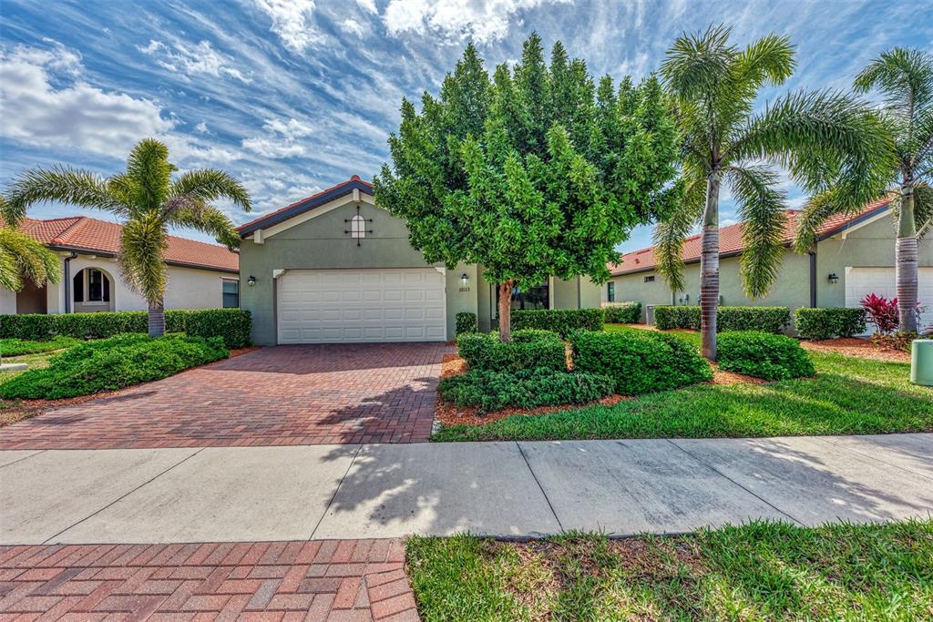 10113 Fiddlewood Dr in Venice, FL - Building Photo