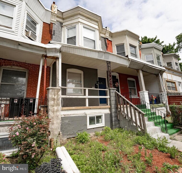 7047 Yocum St in Philadelphia, PA - Foto de edificio