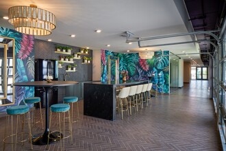 Parallel in Omaha, NE - Foto de edificio - Building Photo