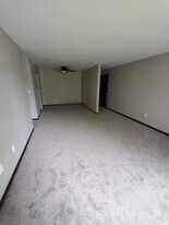 7625 W Donna Ct - 8 Unit in Milwaukee, WI - Building Photo