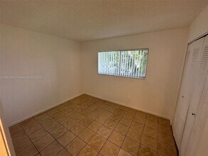 8560 N Sherman Cir in Miramar, FL - Building Photo - Building Photo