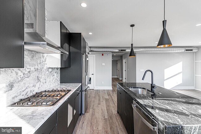 526 Brown St in Philadelphia, PA - Building Photo - Building Photo