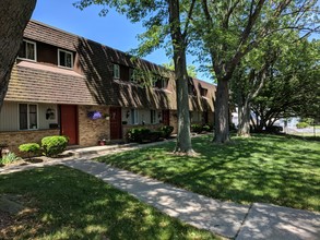 Lake Erie Townhomes in Sheffield Lake, OH - Building Photo - Building Photo