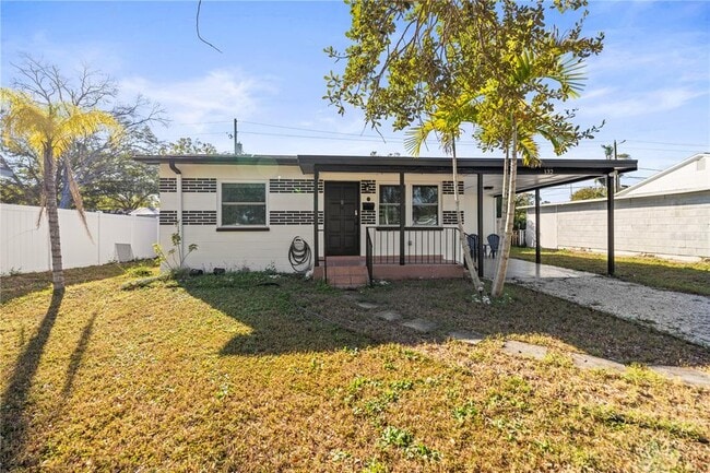 132 81st Ave N in St. Petersburg, FL - Building Photo - Building Photo