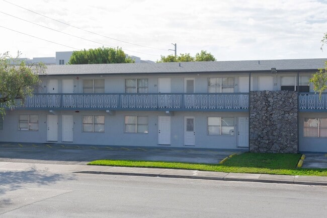 4351 NW 9th St in Miami, FL - Building Photo - Building Photo