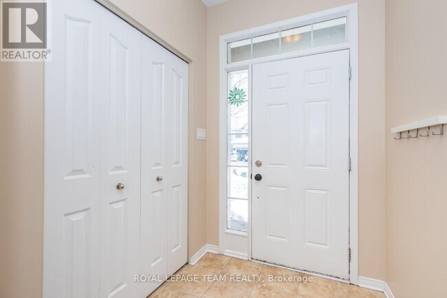 322 Applecross Crescent in Ottawa, ON - Building Photo - Building Photo