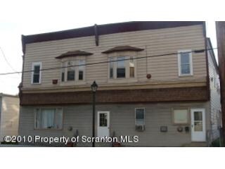 511-513 Washington Ave in Jermyn, PA - Building Photo