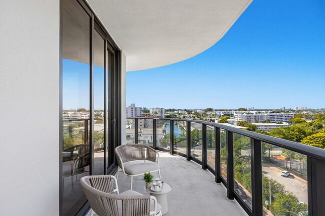 7144 Byron Ave, Unit SI ID1459750P in Miami Beach, FL - Building Photo - Building Photo