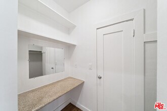 1267 Vin Scully Ave in Los Angeles, CA - Building Photo - Building Photo