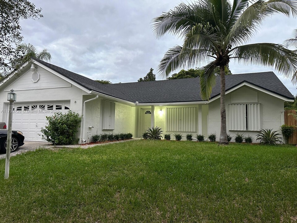 9771 SW 216th Terrace in Cutler Bay, FL - Building Photo