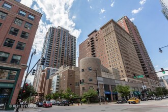 40 E 9th St, Unit # 817 in Chicago, IL - Building Photo - Building Photo