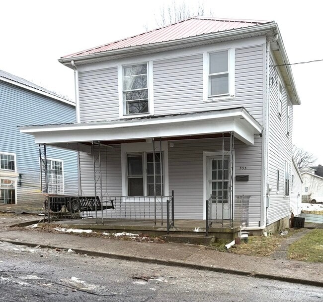 355 Locust St in New Martinsville, WV - Building Photo - Building Photo