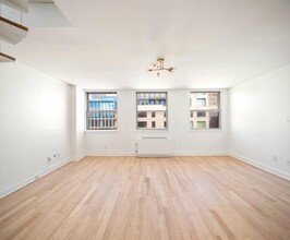 350 W 14th St in New York, NY - Building Photo - Building Photo