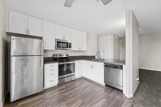 The Summit at Point Loma in San Diego, CA - Foto de edificio - Building Photo