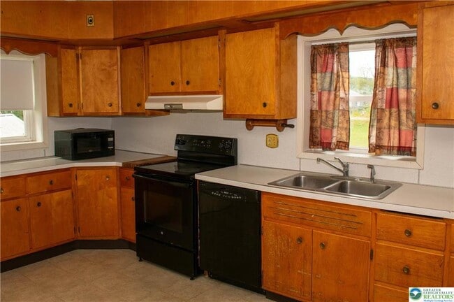 3914 Mauch Chunk Rd in Coplay, PA - Foto de edificio - Building Photo