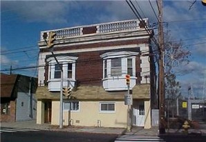 52-54 E 10th St in Marcus Hook, PA - Building Photo