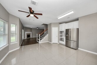 1302 Raintree Cir in Sugar Land, TX - Building Photo - Building Photo