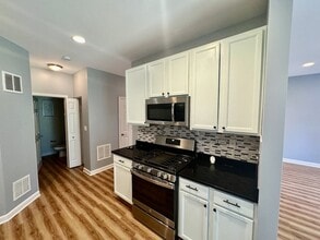 423 Acushnet St in Elgin, IL - Foto de edificio - Building Photo
