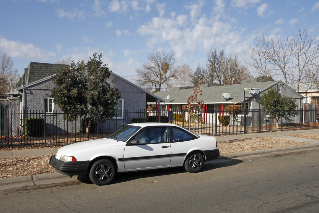 2349-2355 Beaumont St in Sacramento, CA - Foto de edificio