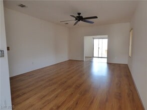 1814 Cypress Bay Ave in Henderson, NV - Foto de edificio - Building Photo