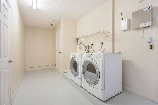 52 Greens Rd-Unit -52 in Hollywood, FL - Building Photo - Building Photo
