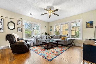 3411 Cedar St, Unit B in Austin, TX - Building Photo - Building Photo
