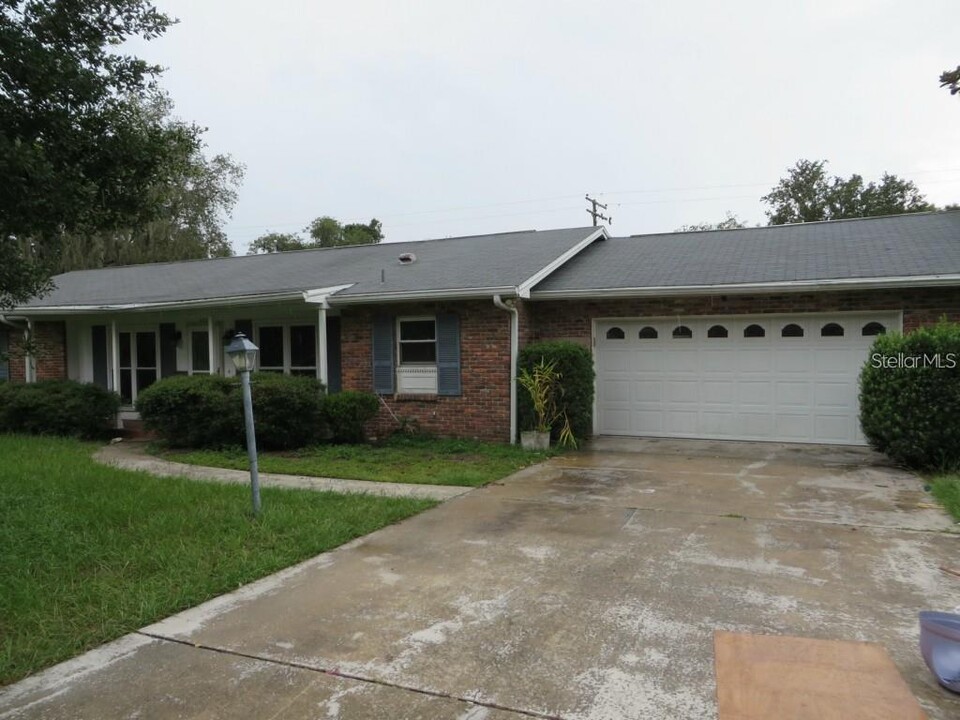 409 Brentwood Dr in Tampa, FL - Building Photo