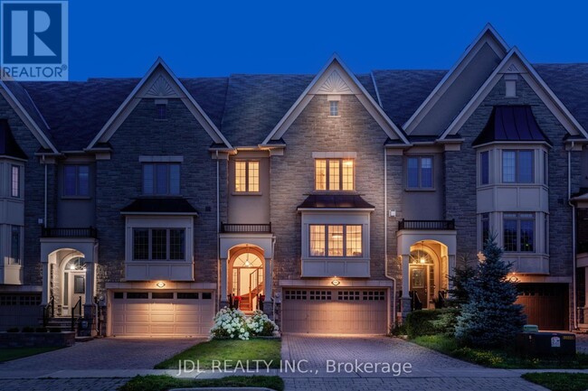 1585 Eglinton Ave W in Mississauga, ON - Building Photo - Building Photo