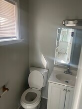 1005 Broadway St in East Mckeesport, PA - Foto de edificio - Building Photo