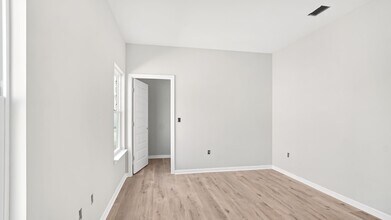 301 Gabrielle Ln in Panama City, FL - Building Photo - Building Photo