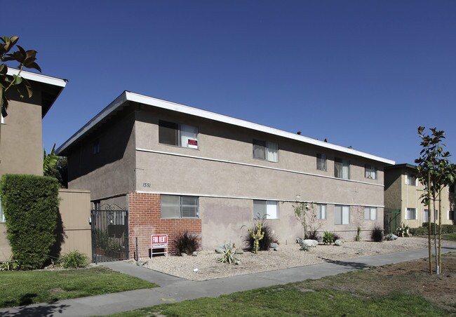 1551 W Ball Rd in Anaheim, CA - Foto de edificio - Building Photo