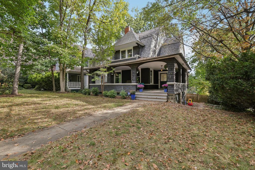 101 Woodlawn Rd in Baltimore, MD - Building Photo