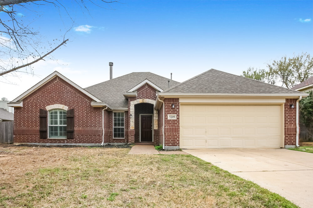 5209 Meadow Chase Ln in Flower Mound, TX - Building Photo