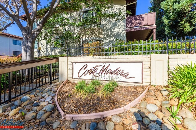 431 Costa Mesa Terrace in Sunnyvale, CA - Building Photo - Building Photo